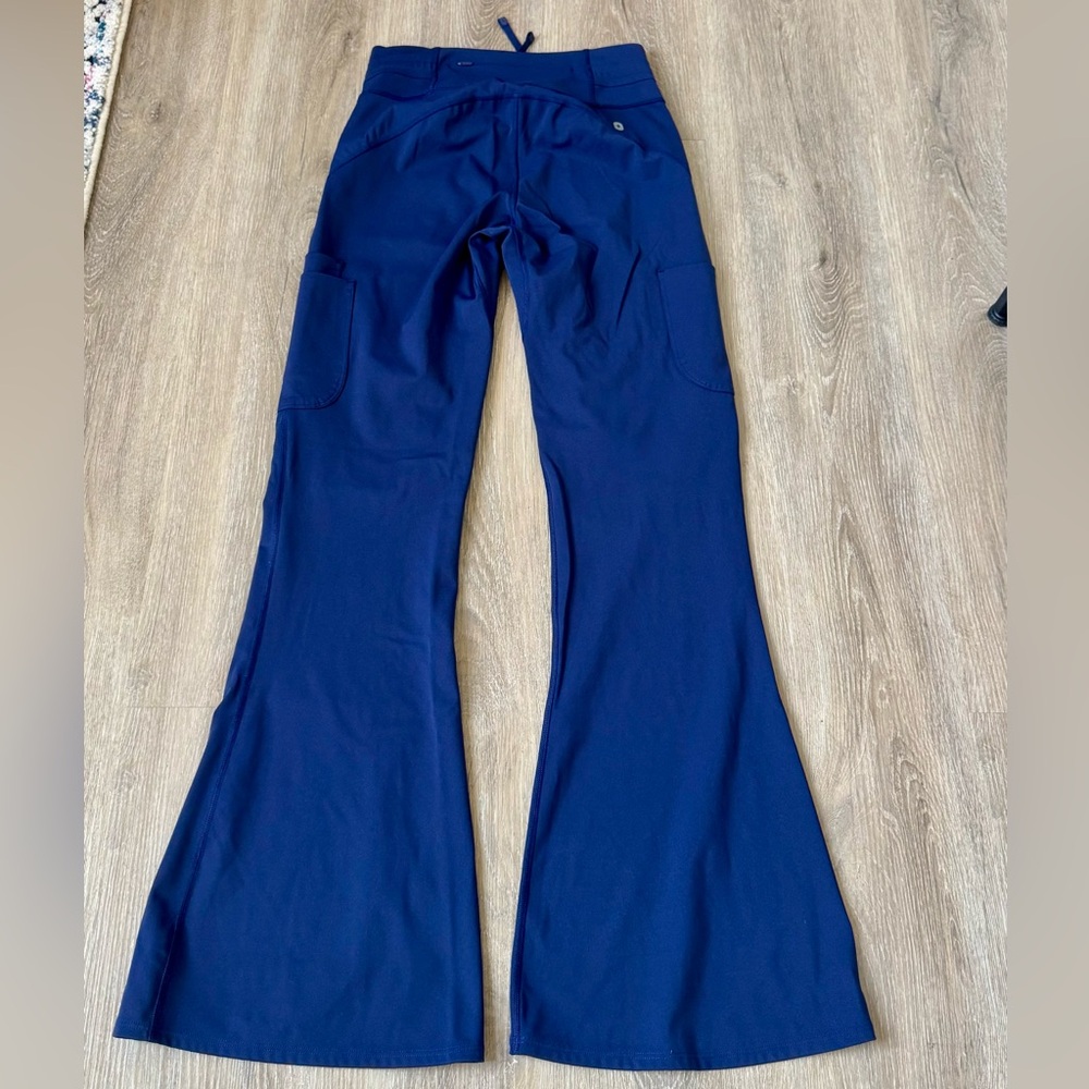 Figs Navy Women's Flare Leggings Scrub Bottoms - Size Medium